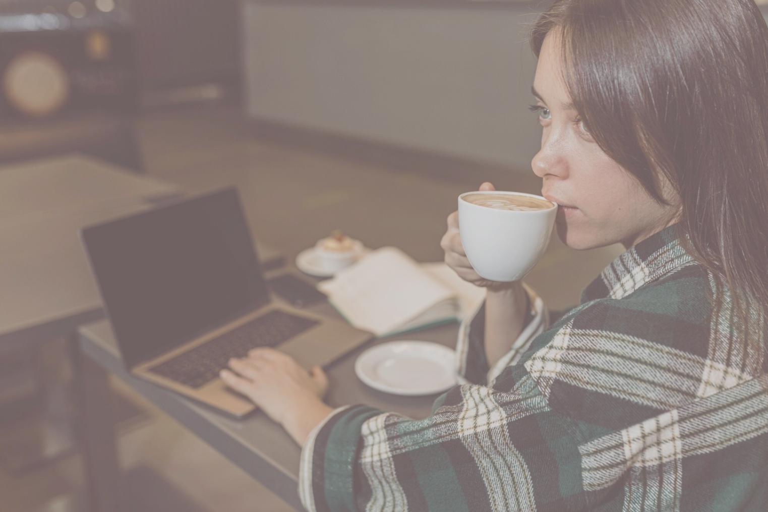 Analýza finančních trendů a výsledků vzdělávacích programů